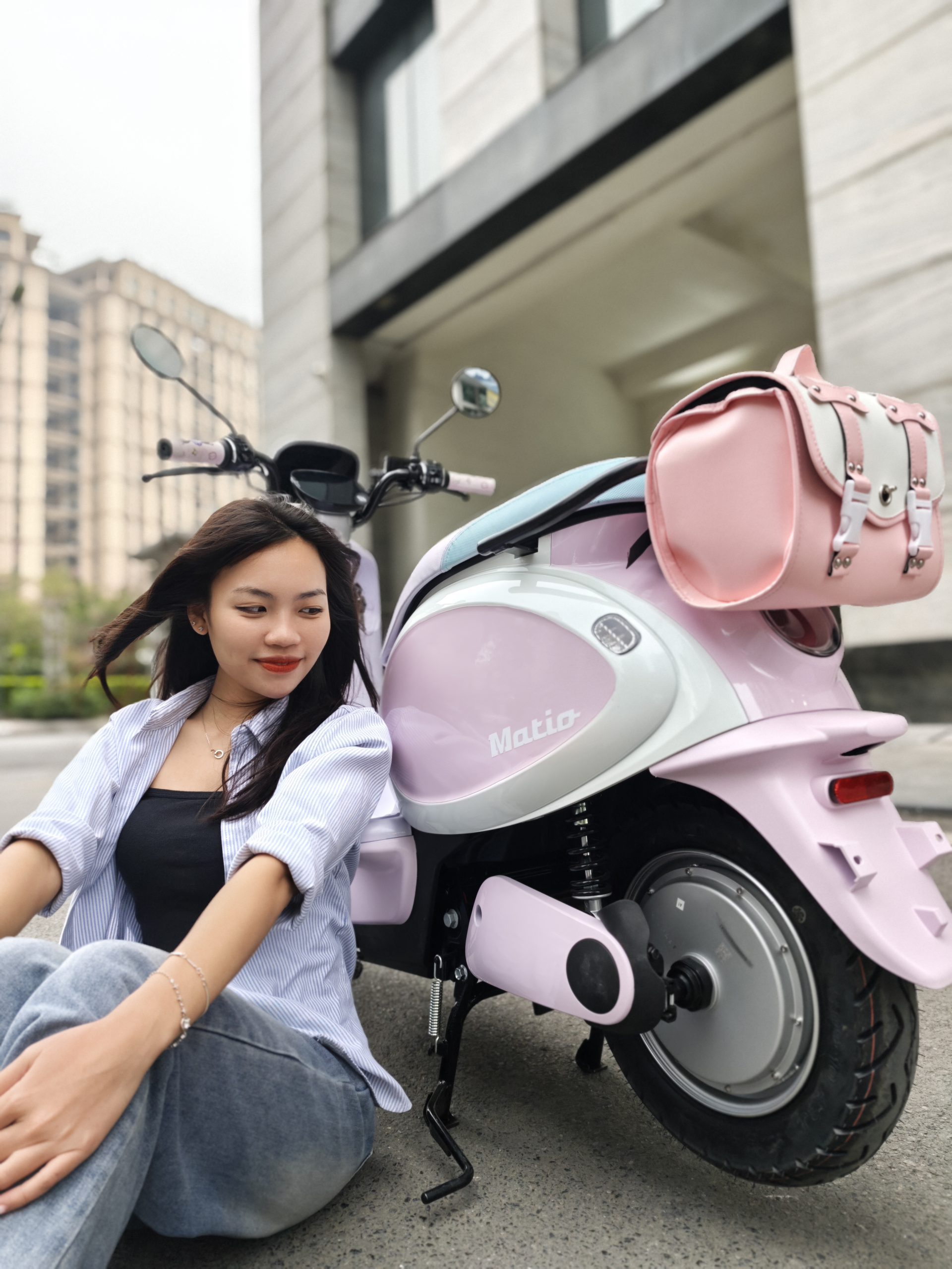 Nên mua xe điện hay xe máy xăng?