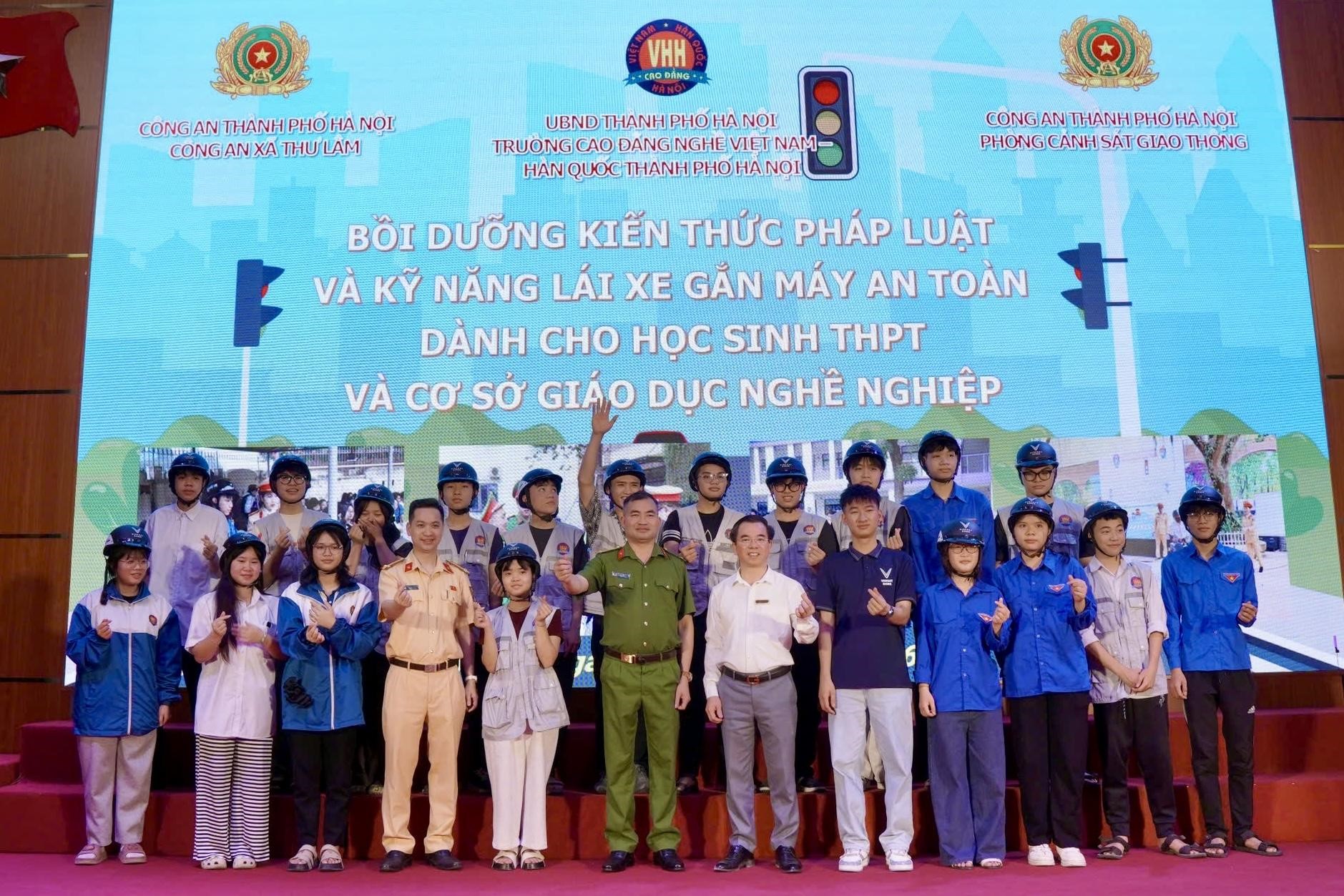 Phủ Xanh Trường Học – Lái Xe An Toàn cùng VinFast Ecoxe: Lan tỏa ý thức giao thông 2026