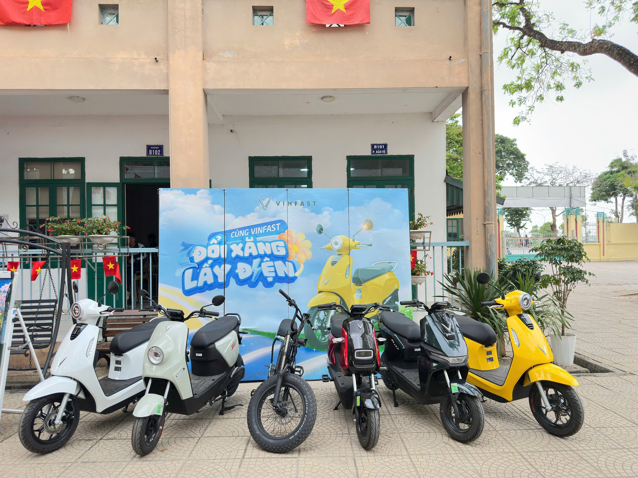 Xe máy điện VinFast giá bao nhiêu 2026? Có nên mua không? Sự thật cần biết