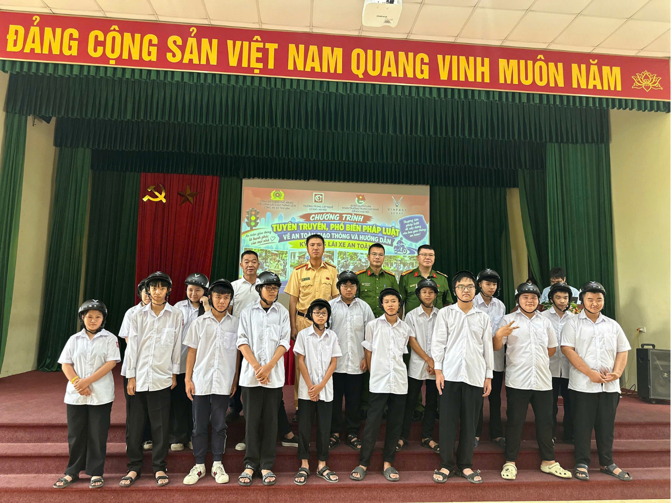 CÙNG EM ĐẾN TRƯỜNG AN TOÀN – TRƯỜNG TRUNG CẤP NGHỀ CƠ KHÍ 1