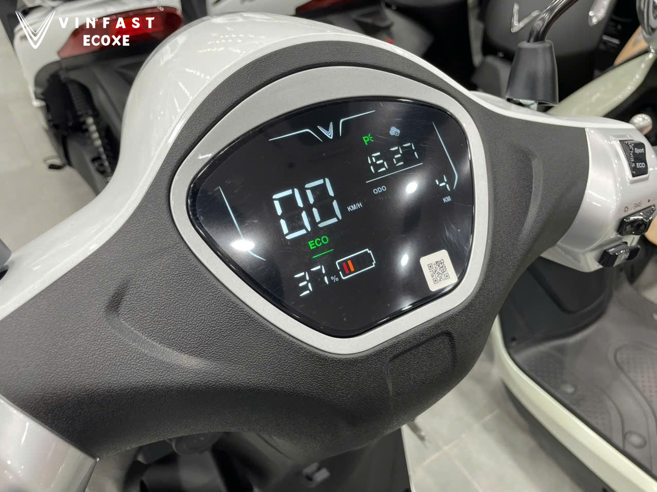 Mẹo chạy xe máy điện VinFast tiết kiệm pin: Sử dụng chế độ lái ECO